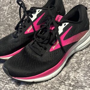 Brooks Trace 3 - Women’s size 9